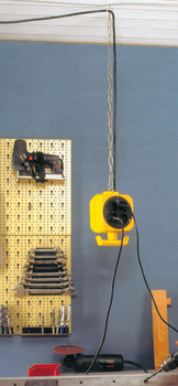 distributeur de courant suspendu, avec 2x4 prises de courant à contact de protection